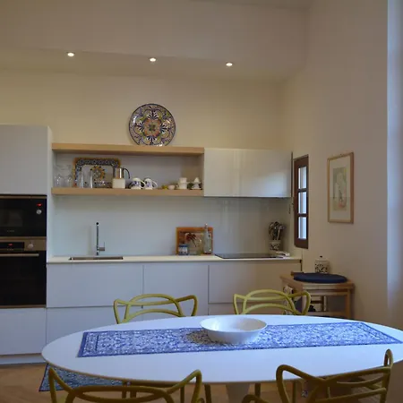 Servi Elegant With Terrace Apartman